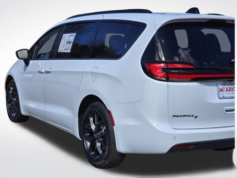 New 2026 Chrysler Pacifica Select FWD image 41