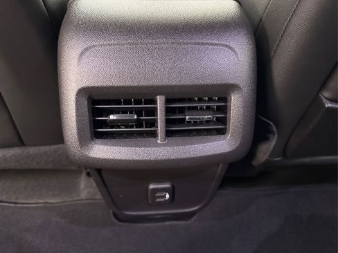 Used 2024 GMC Terrain SLT image 33