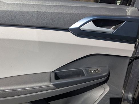 Used 2024 Volkswagen Taos SE image 23