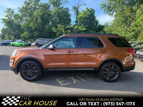 Used 2017 Ford Explorer XLT w/ Equipment Group 202A AWD/4WD image 3