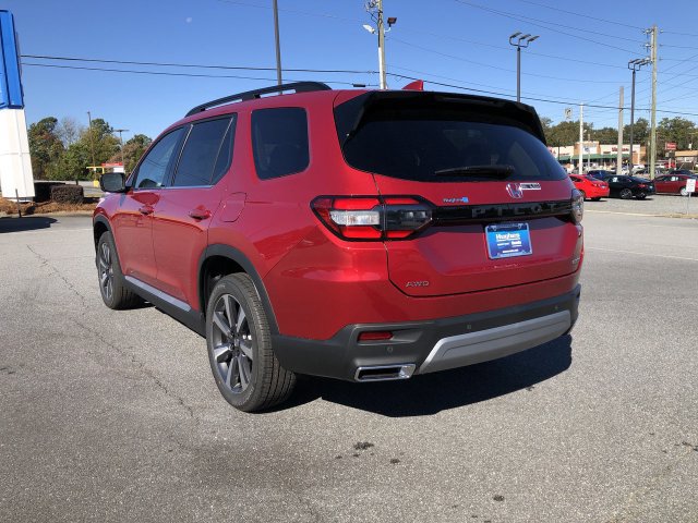 Certified 2024 Honda Pilot Touring image 4