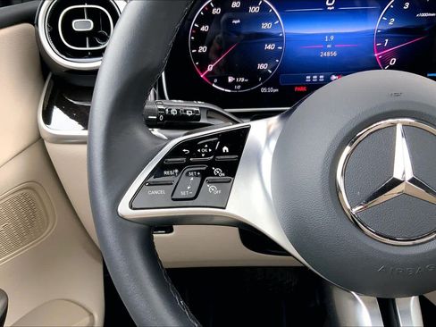 Used 2025 Mercedes-Benz GLC 300 4MATIC image 24