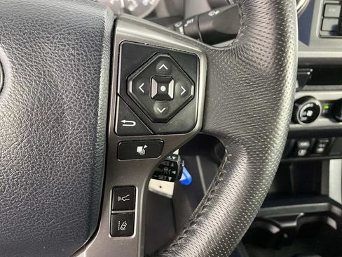 Used 2018 Toyota Tacoma SR5 AWD/4WD image 15