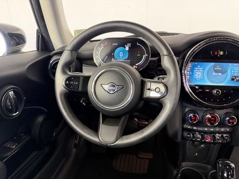 Used 2023 MINI Cooper 2-Door Hardtop image 30