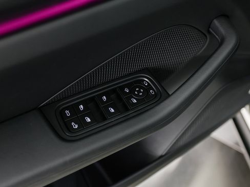 New 2025 Porsche Macan Electric image 24