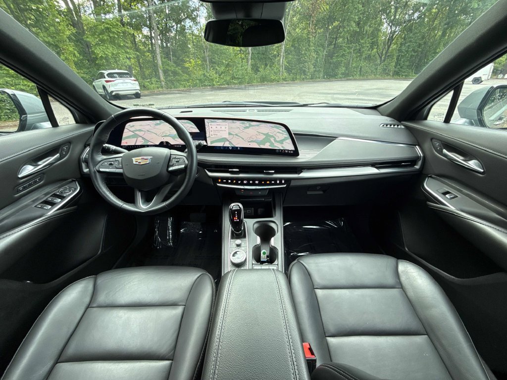 Used 2025 Cadillac XT4 Premium Luxury FWD image 13