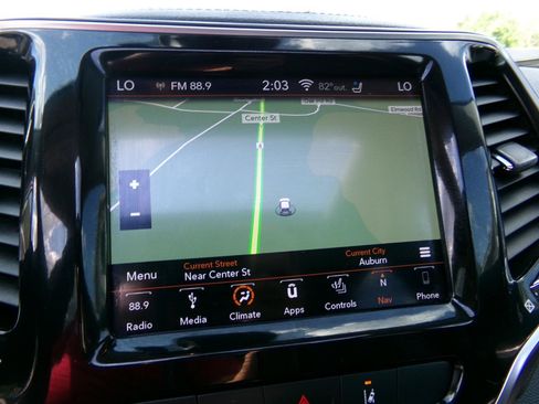 Used 2019 Jeep Cherokee Limited w/ Luxury Group AWD/4WD image 17