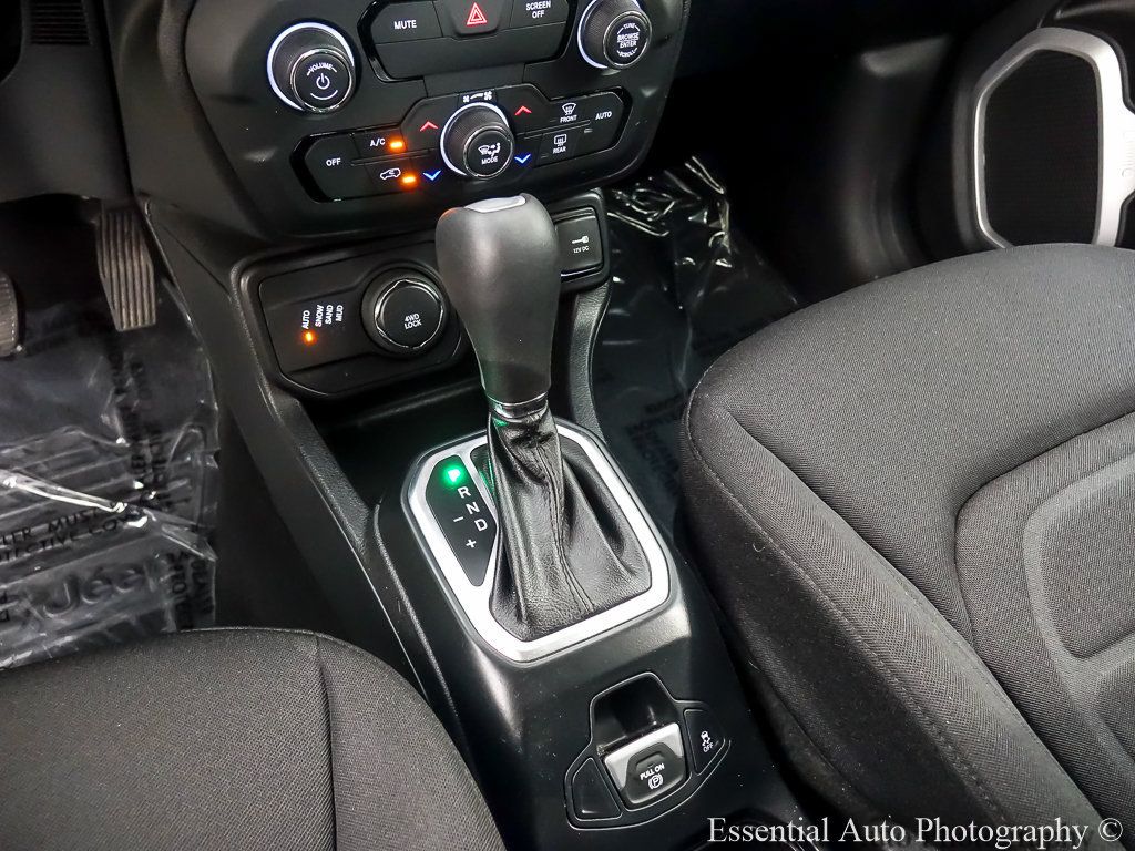 Used 2018 Jeep Renegade Latitude w/ Popular Equipment Group AWD/4WD image 18