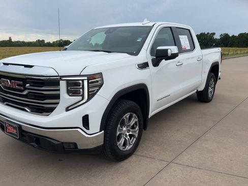 Used 2024 GMC Sierra 1500 SLT AWD/4WD image 4
