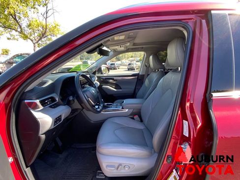 Used 2023 Toyota Highlander Platinum AWD/4WD image 32