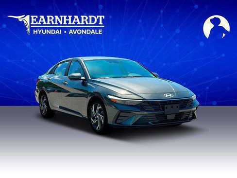 Used 2025 Hyundai Elantra Limited FWD image 11