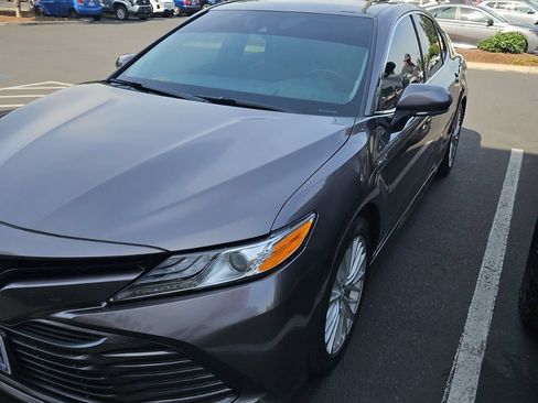 Used 2019 Toyota Camry XLE w/ Sunroof Package FWD image 1