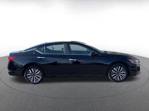 Used 2025 Nissan Altima 2.5 SV image 16