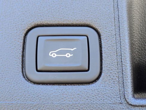 Used 2024 GMC Terrain SLT w/ Infotainment Package II image 14