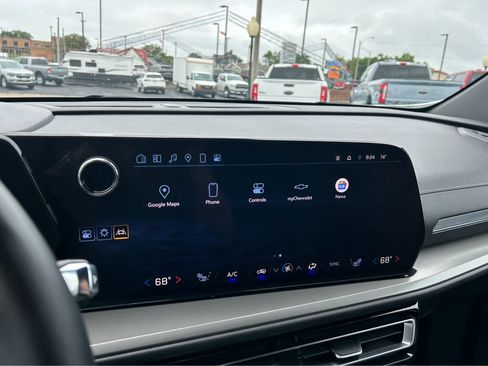 Used 2025 Chevrolet Traverse LT image 39