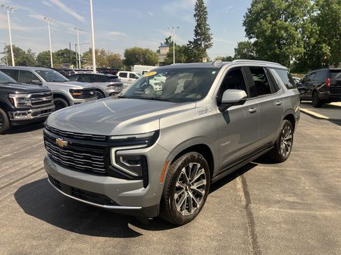 Used 2025 Chevrolet Tahoe High Country AWD/4WD image 3