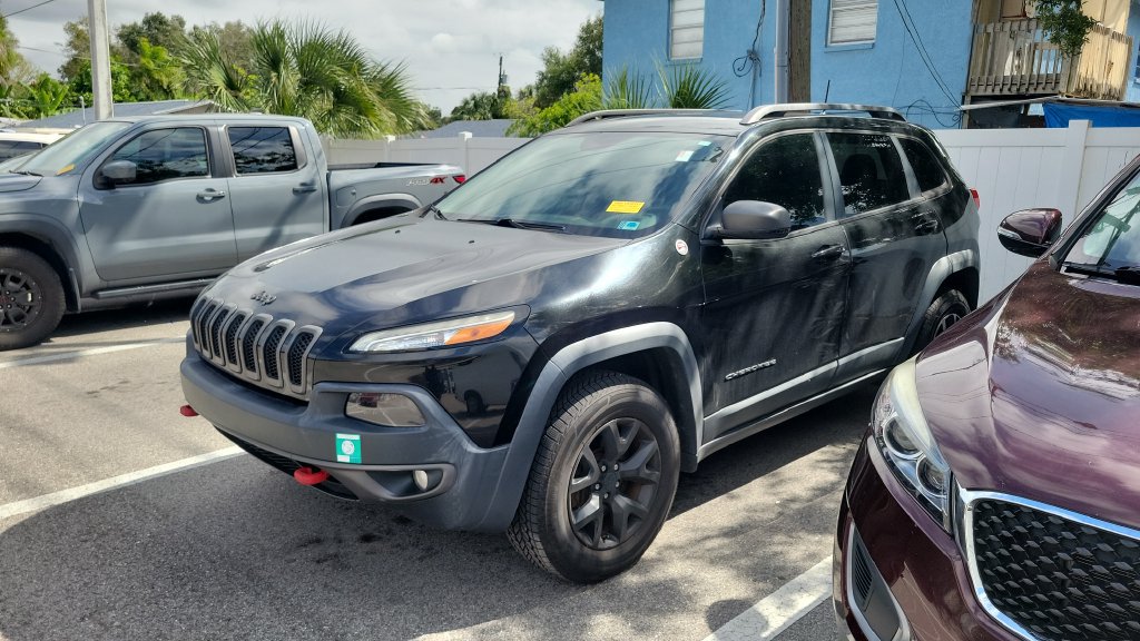 Used 2016 Jeep Cherokee Trailhawk w/ Comfort/Convenience Group AWD/4WD image 3