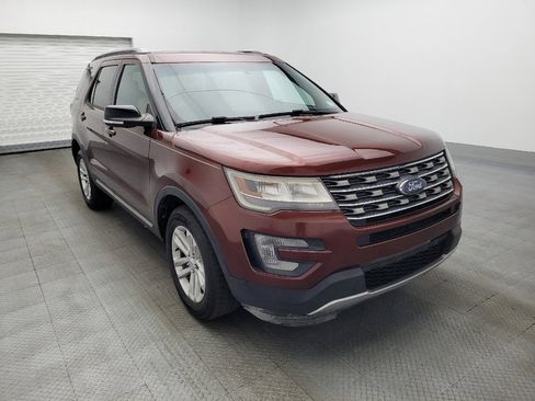 Used 2016 Ford Explorer XLT w/ Equipment Group 202A FWD image 14