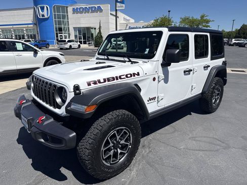 Used 2025 Jeep Wrangler Unlimited Rubicon AWD/4WD image 3