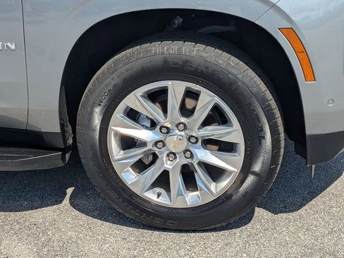Certified 2025 Chevrolet Suburban Premier RWD image 10