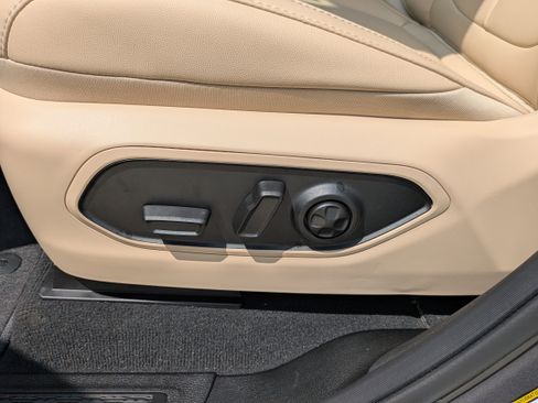 New 2026 Jeep Grand Cherokee L Limited w/ Limited Altitude Package RWD image 8