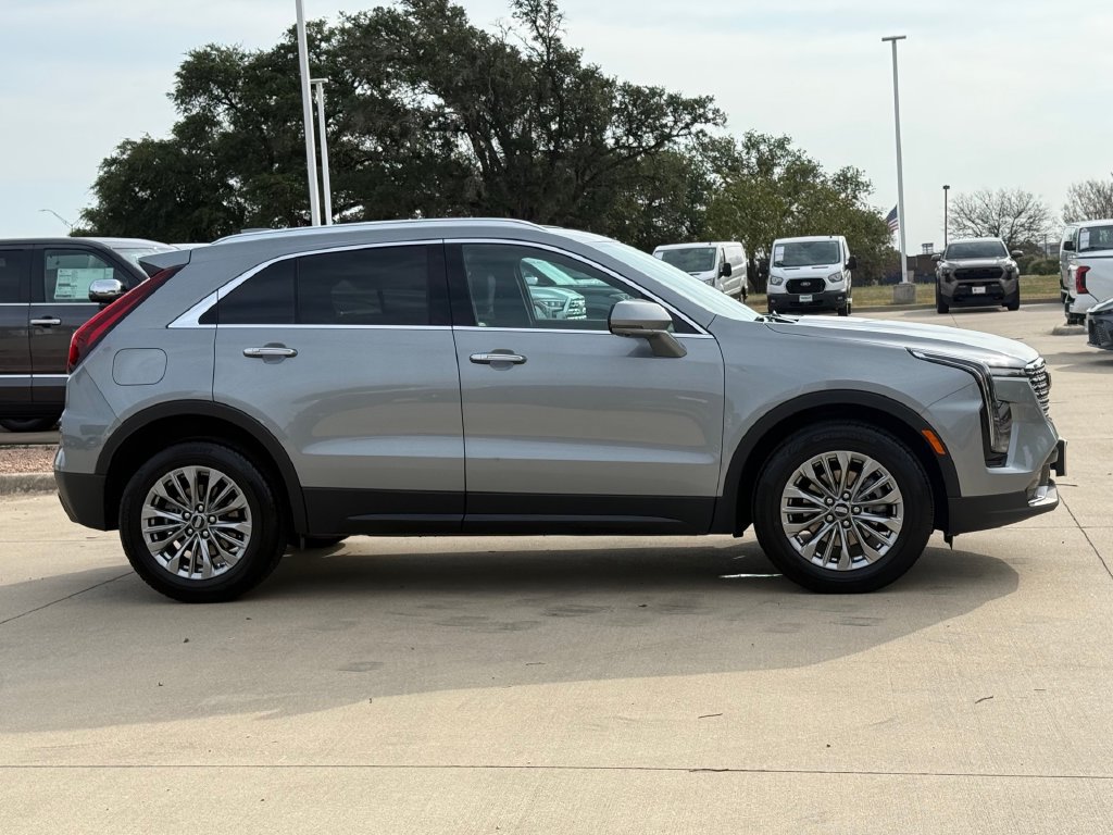 Used 2025 Cadillac XT4 Premium Luxury FWD image 5