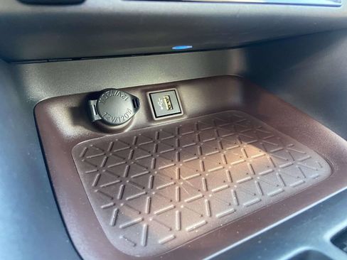 Used 2025 Toyota RAV4 Limited FWD image 25