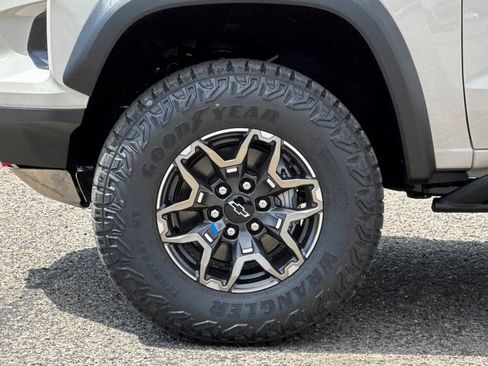 New 2026 Chevrolet Colorado ZR2 w/ Technology Package AWD/4WD image 25