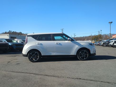 Used 2023 Kia Soul EX image 5