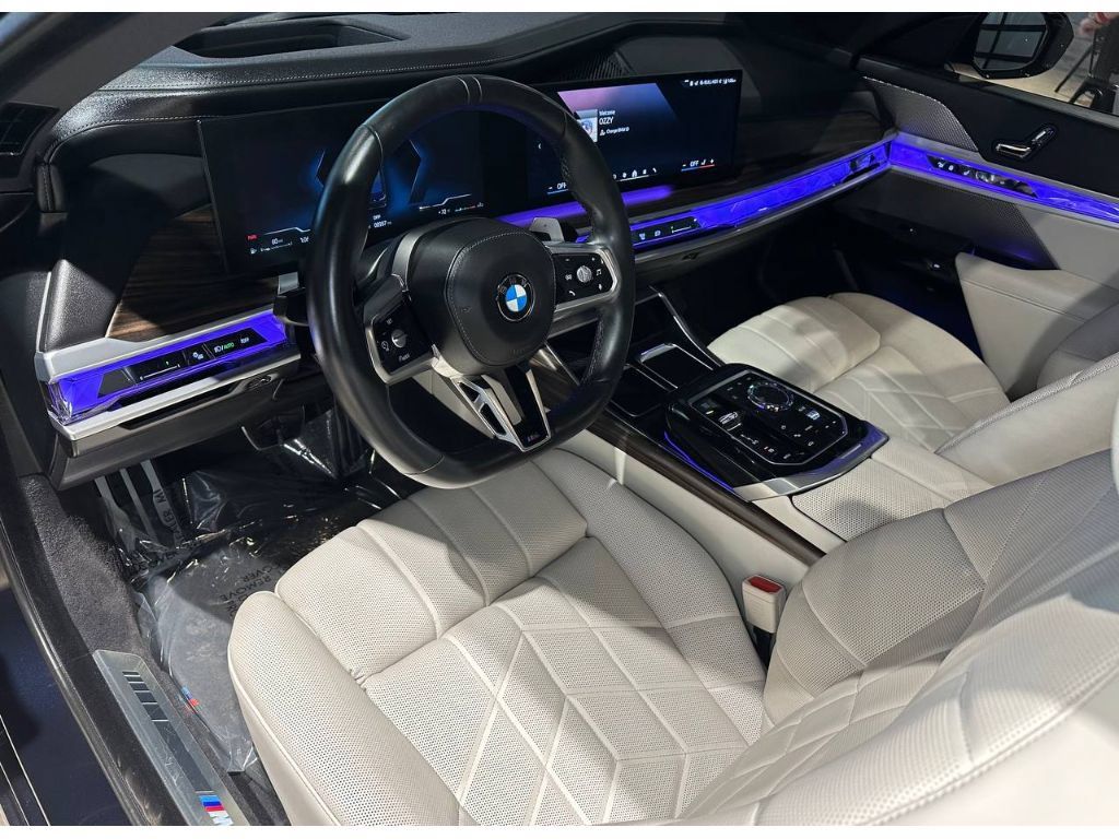 Used 2024 BMW 760i xDrive w/ Premium Package 2 AWD/4WD image 20