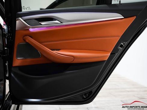 Used 2021 BMW M5 image 61