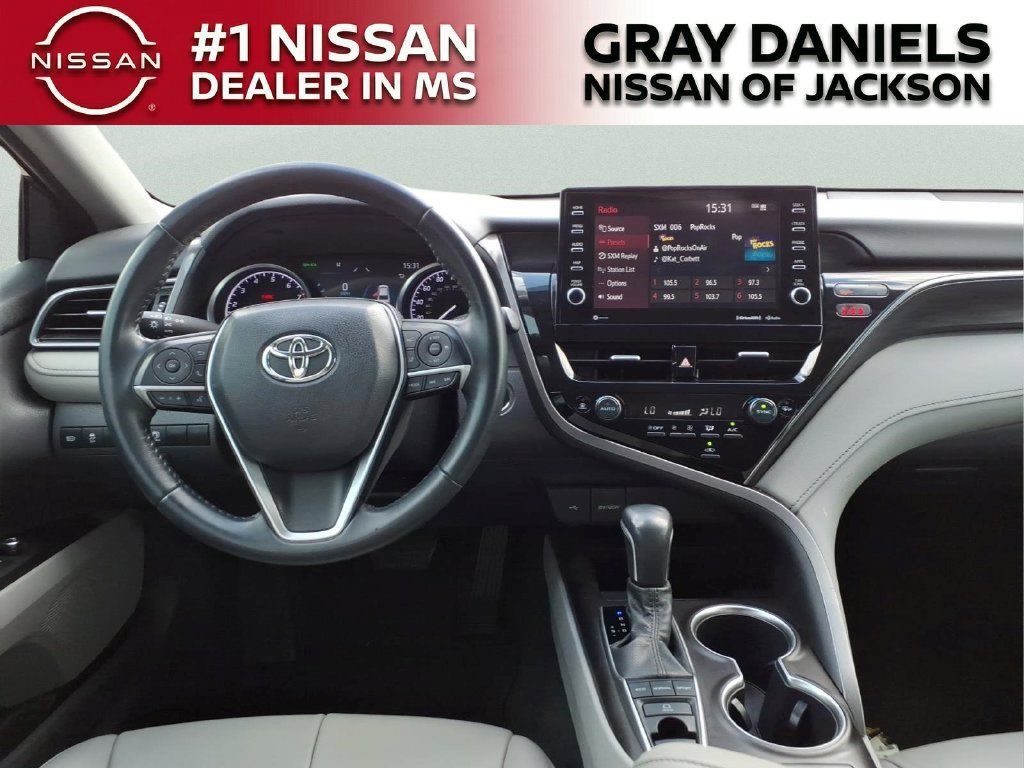 Used 2022 Toyota Camry XLE FWD image 8