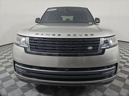 Used 2025 Land Rover Range Rover SE AWD/4WD image 3