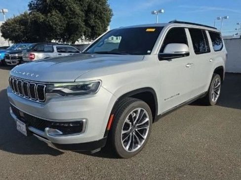 Used 2022 Jeep Wagoneer Series III w/ Premium Group I image 3