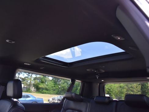 Used 2024 Jeep Wagoneer L Series II w/ Premium Group I image 30