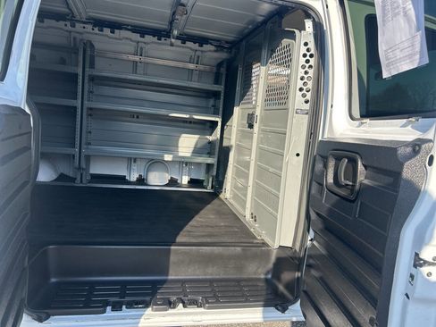 Used 2017 Chevrolet Express 2500 image 20