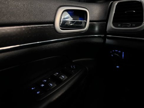 Used 2018 Jeep Grand Cherokee Limited image 22