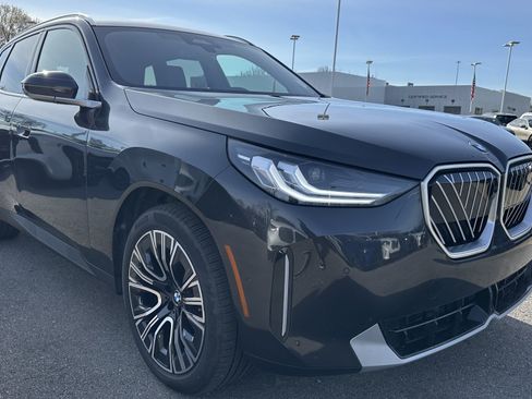 Certified 2025 BMW X3 xDrive30i AWD/4WD image 2