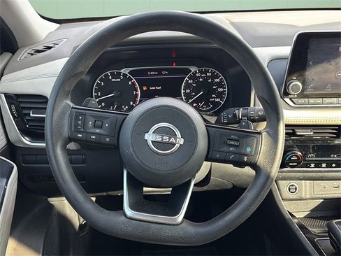 Used 2023 Nissan Rogue SV image 25