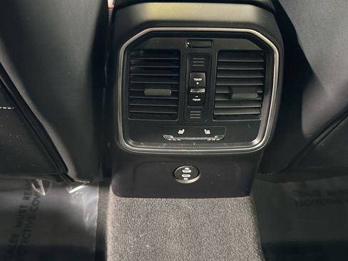 Certified 2025 Porsche Macan image 20