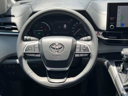 Certified 2025 Toyota Sienna XLE w/ XLE Plus Package FWD image 43