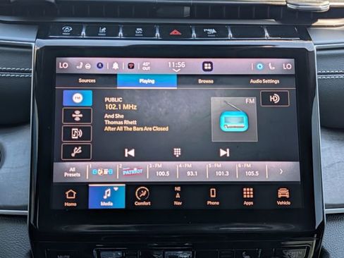 Used 2023 Jeep Grand Cherokee Limited w/ Black Appearance Package AWD/4WD image 27