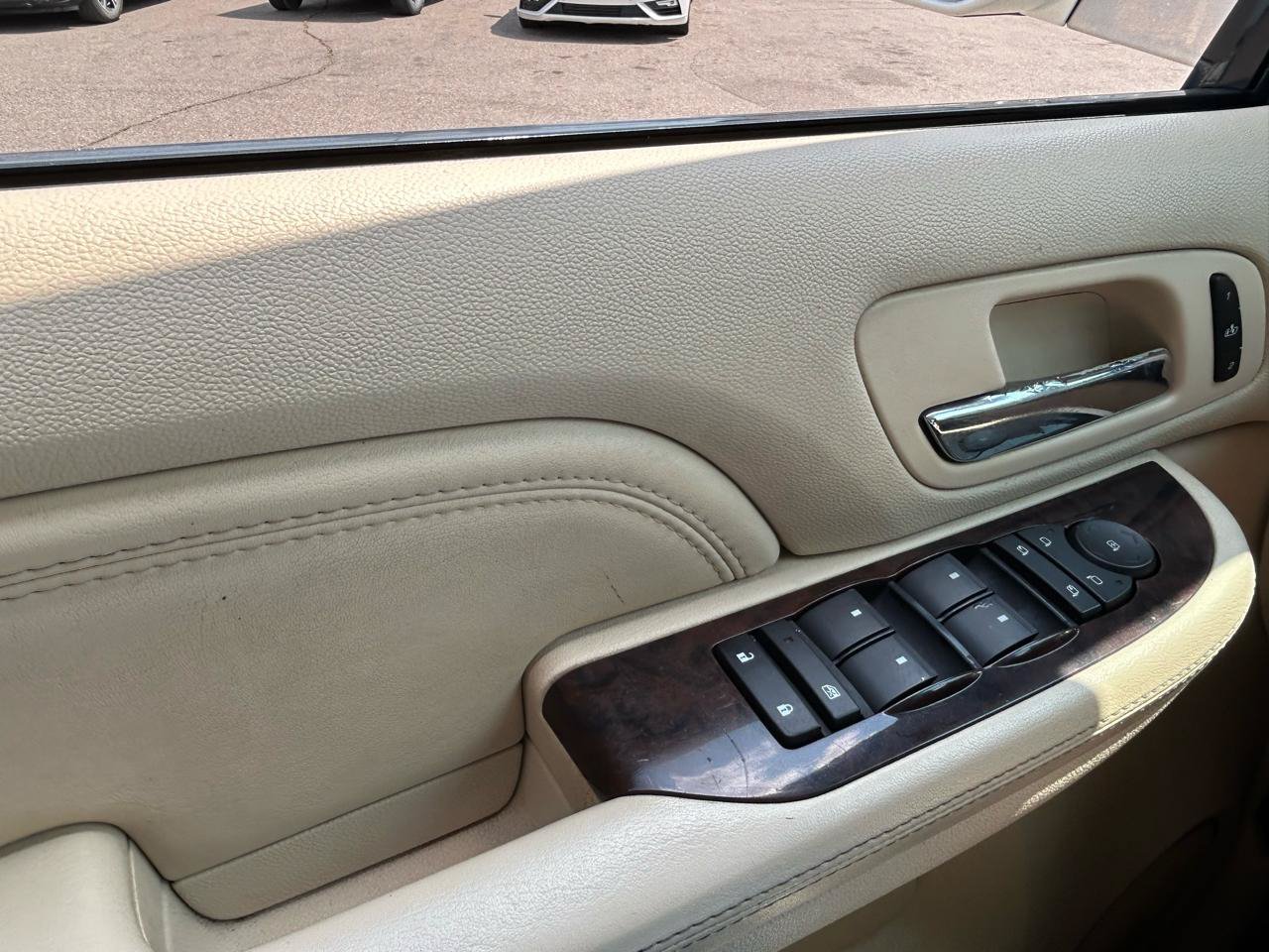 Used 2007 Cadillac Escalade AWD w/ Information Package image 30