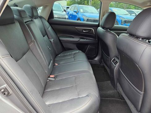 Used 2017 Nissan Altima 2.5 SL w/ Moonroof Package FWD image 16