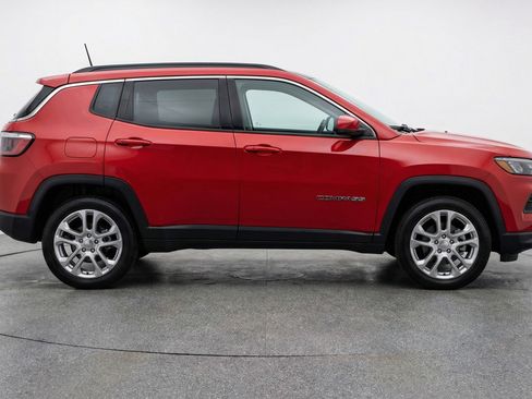 Used 2025 Jeep Compass Limited image 11