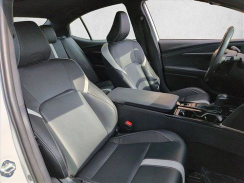 Used 2025 Toyota Camry SE FWD image 21