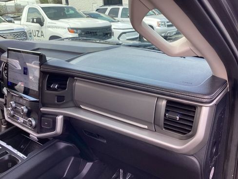 Used 2024 Ford Expedition Max XLT AWD/4WD image 17