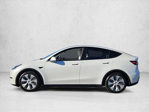 Used 2020 Tesla Model Y Long Range image 9