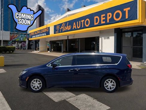 Used 2020 Chrysler Voyager LX FWD image 2