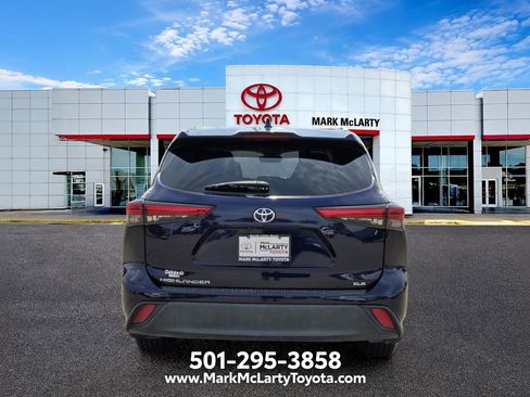 Used 2022 Toyota Highlander XLE FWD image 4